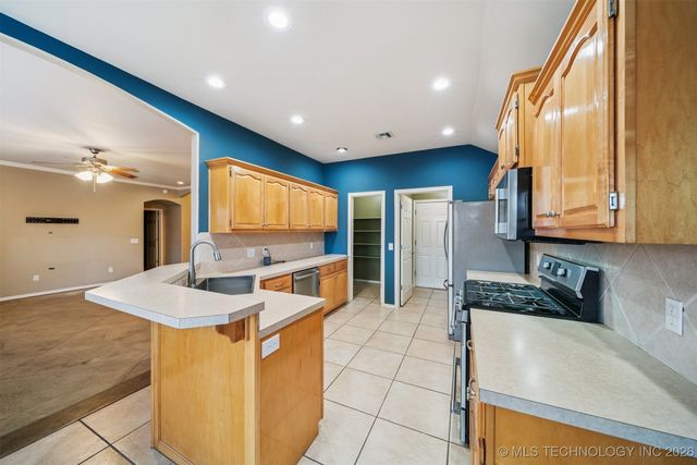 11213 S 275th East Avenue, Coweta, OK 74429