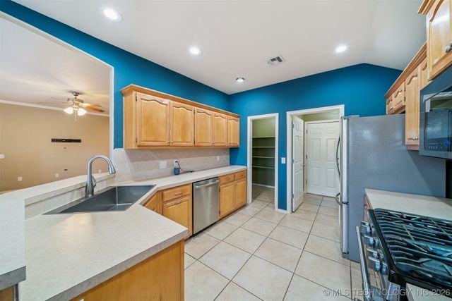 11213 S 275th East Avenue, Coweta, OK 74429