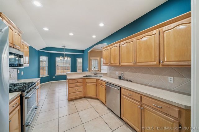 11213 S 275th East Avenue, Coweta, OK 74429