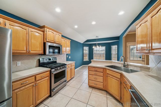 11213 S 275th East Avenue, Coweta, OK 74429