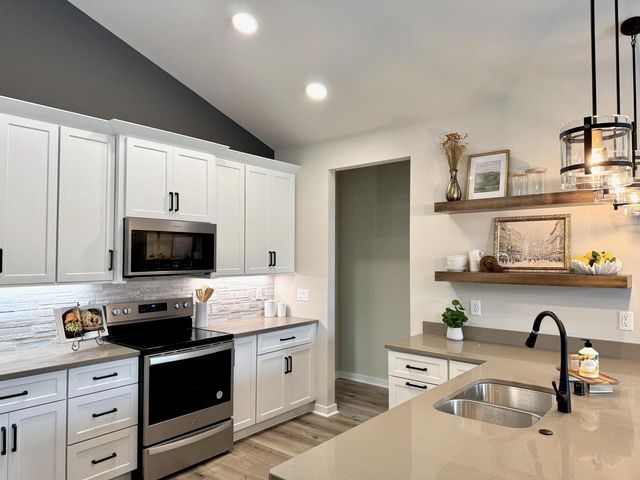 W255S5377 Primrose LANE, Waukesha, WI 53189