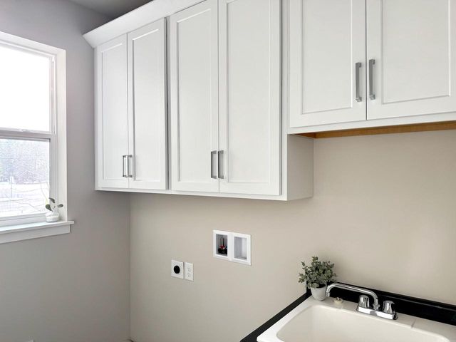 W255S5377 Primrose LANE, Waukesha, WI 53189