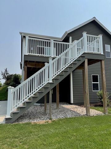 W255S5377 Primrose LANE, Waukesha, WI 53189