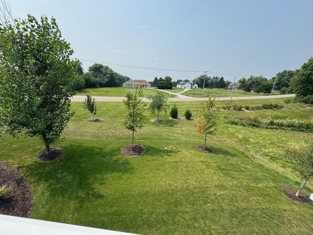 W255S5377 Primrose LANE, Waukesha, WI 53189