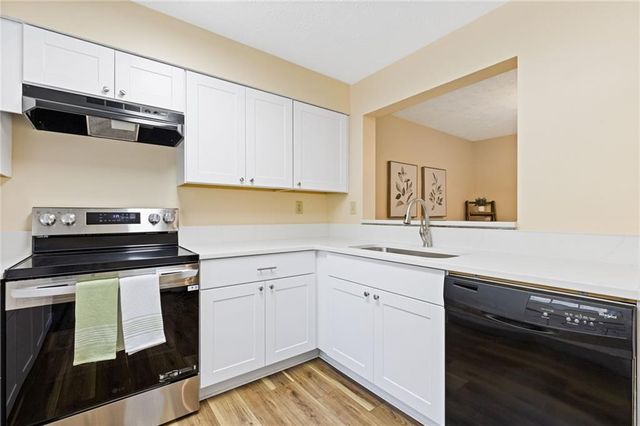 4447 Pineridge Circle, Dunwoody, GA 30338