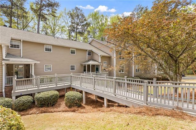 4447 Pineridge Circle, Dunwoody, GA 30338