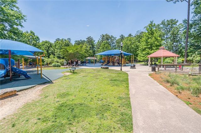 4447 Pineridge Circle, Dunwoody, GA 30338