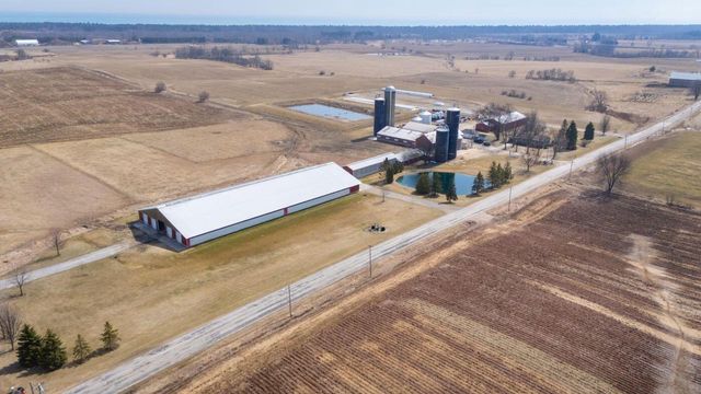 8223 Middle ROAD, Oostburg, WI 53070
