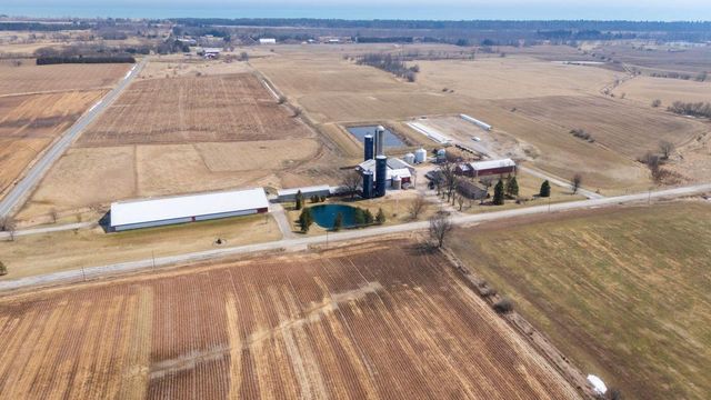 8223 Middle ROAD, Oostburg, WI 53070