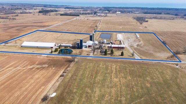 8223 Middle ROAD, Oostburg, WI 53070