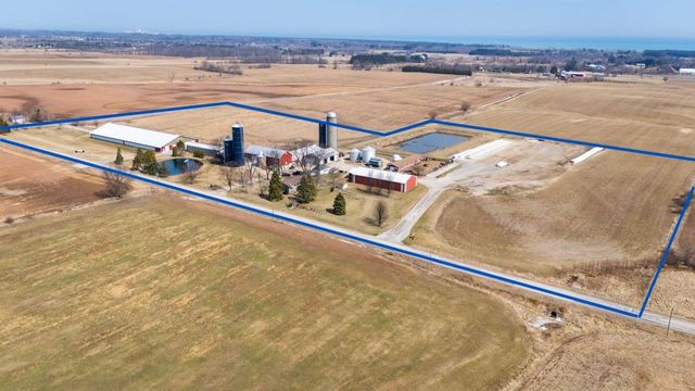 8223 Middle ROAD, Oostburg, WI 53070