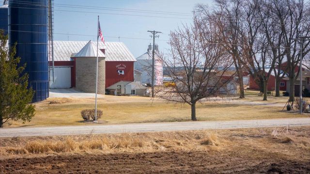 8223 Middle ROAD, Oostburg, WI 53070