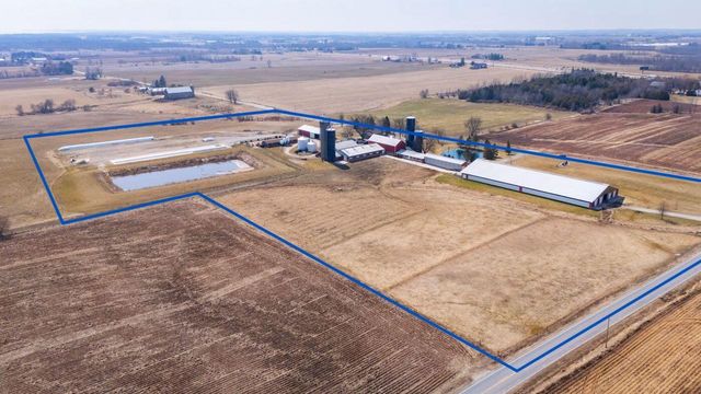 8223 Middle ROAD, Oostburg, WI 53070