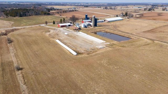 8223 Middle ROAD, Oostburg, WI 53070