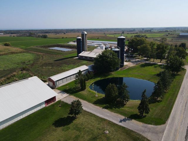 8223 Middle ROAD, Oostburg, WI 53070