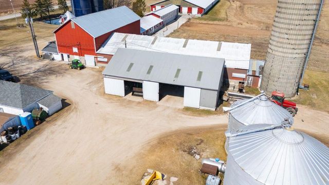 8223 Middle ROAD, Oostburg, WI 53070