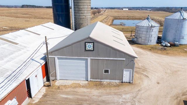 8223 Middle ROAD, Oostburg, WI 53070