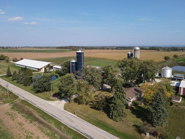 8223 Middle ROAD, Oostburg, WI 53070
