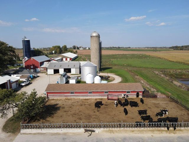 8223 Middle ROAD, Oostburg, WI 53070