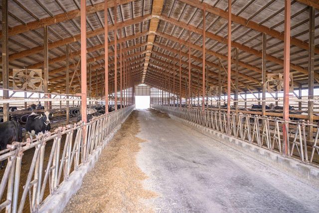 8223 Middle ROAD, Oostburg, WI 53070