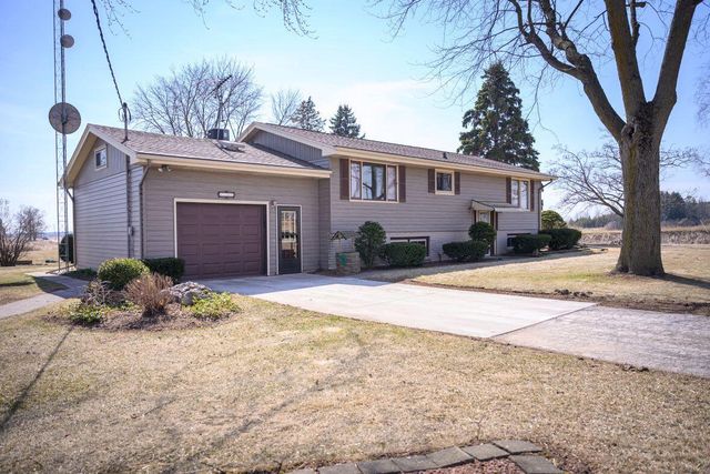 8223 Middle ROAD, Oostburg, WI 53070