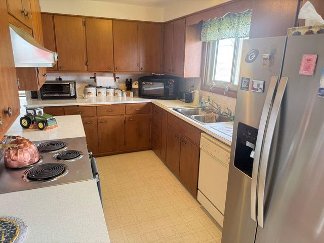 8223 Middle ROAD, Oostburg, WI 53070