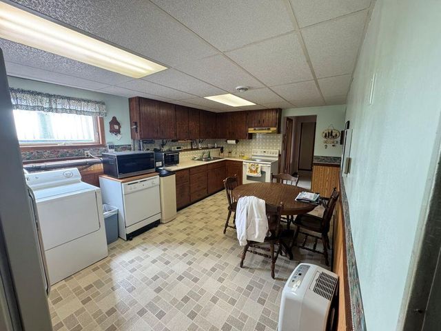 8223 Middle ROAD, Oostburg, WI 53070