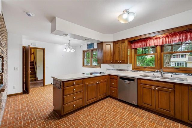 310 Cheyenne Trail, Madison, WI 53705
