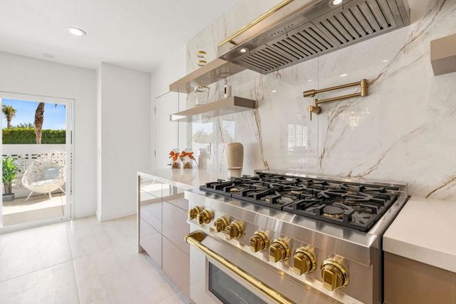 47215 Heliotrope Drive, Palm Desert, CA 92260