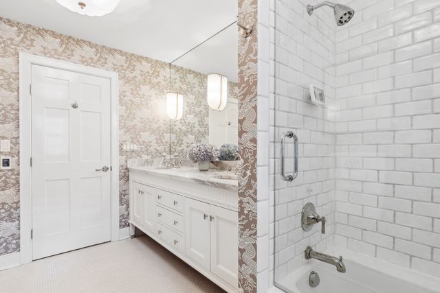 85 Sunset Place, Lake Forest, IL 60045