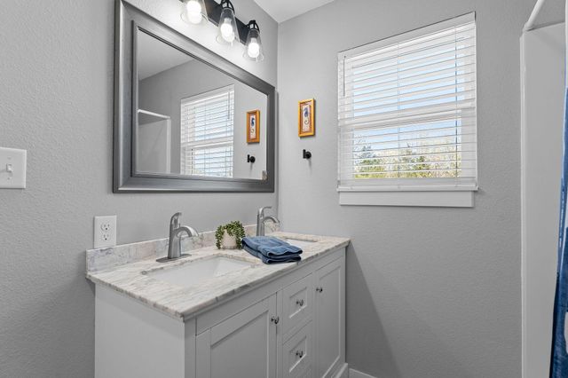 32 Cave Creek Lane, Lampe, MO 65681