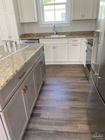 605 S N St, Pensacola, FL 32502