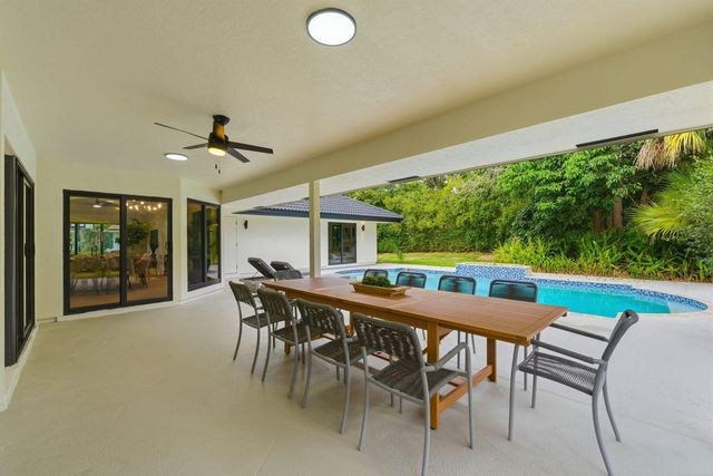2 Dunbar Road, Palm Beach Gardens, FL 33418