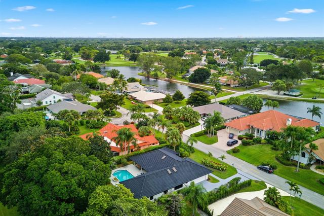 2 Dunbar Road, Palm Beach Gardens, FL 33418