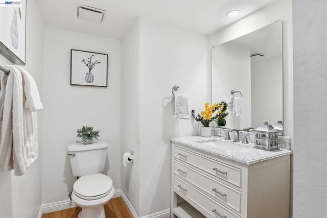 410 Puerto Pl, Hayward, CA 94541