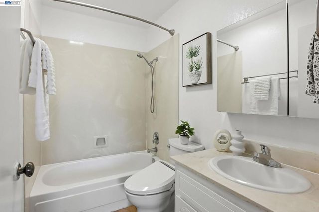 410 Puerto Pl, Hayward, CA 94541