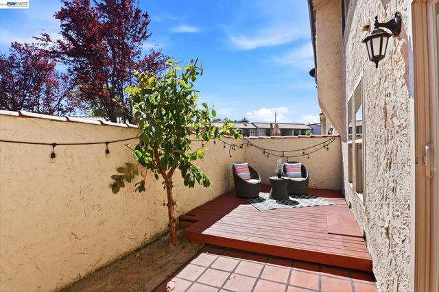 410 Puerto Pl, Hayward, CA 94541