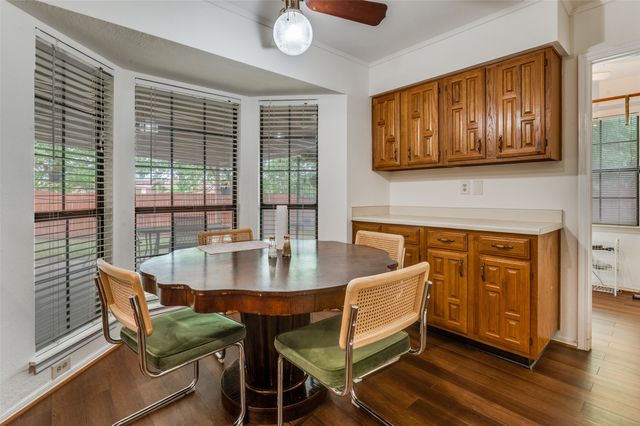 402 Chestnut Drive, Grand Prairie, TX 75052