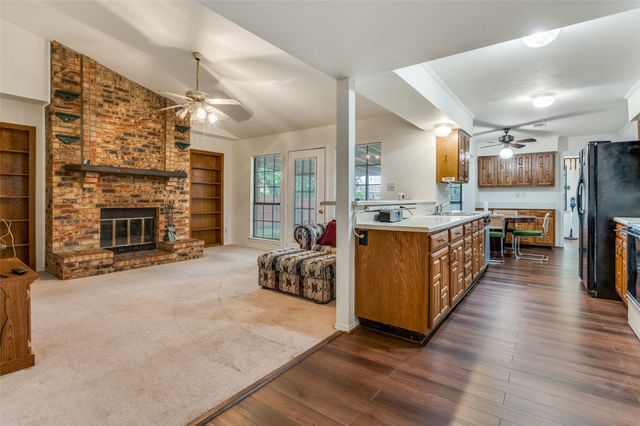 402 Chestnut Drive, Grand Prairie, TX 75052