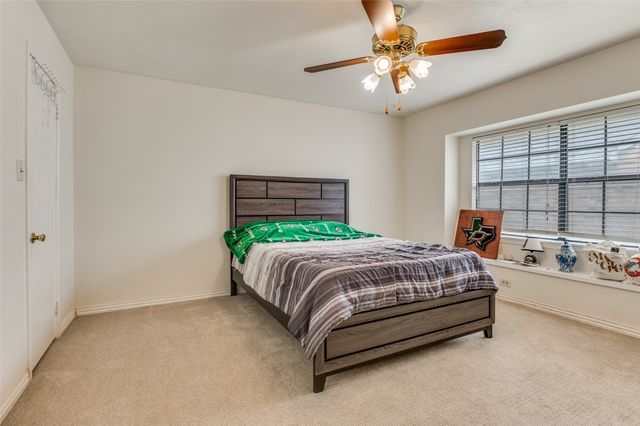 402 Chestnut Drive, Grand Prairie, TX 75052