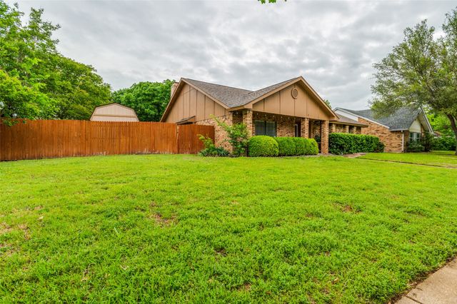 402 Chestnut Drive, Grand Prairie, TX 75052