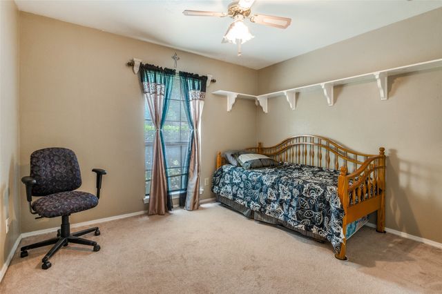 402 Chestnut Drive, Grand Prairie, TX 75052