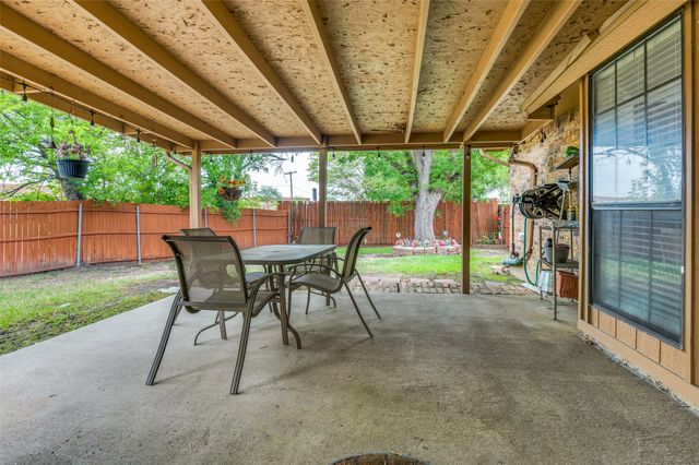 402 Chestnut Drive, Grand Prairie, TX 75052