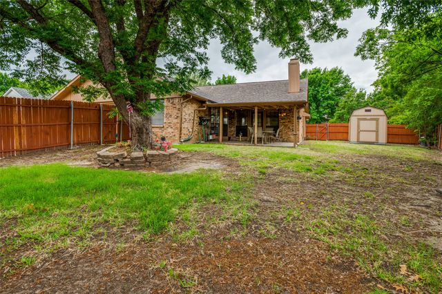 402 Chestnut Drive, Grand Prairie, TX 75052