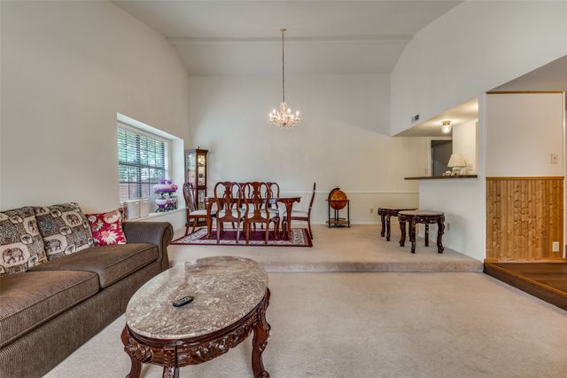 402 Chestnut Drive, Grand Prairie, TX 75052