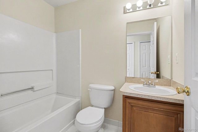 20006 Hidden Oaks Drive, Brownstown Charter Township, MI 48183