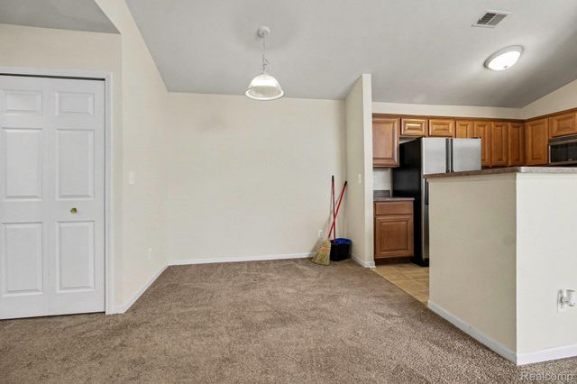 20006 Hidden Oaks Drive, Brownstown Charter Township, MI 48183