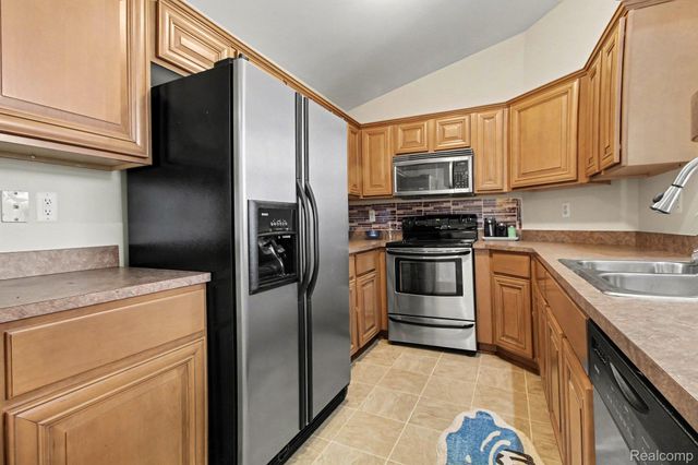 20006 Hidden Oaks Drive, Brownstown Charter Township, MI 48183