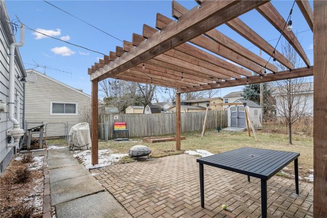 712 9th Avenue, Coralville, IA 52241