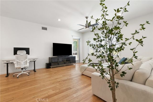 21 Gramercy 102, Irvine, CA 92612